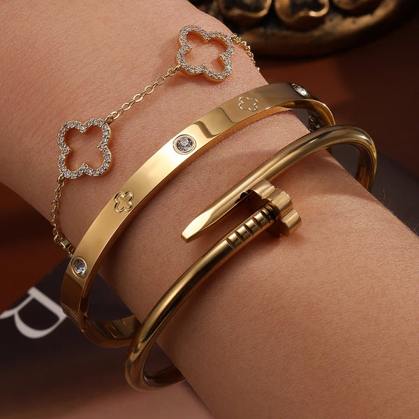 Elegant Flower Charm Bracelet