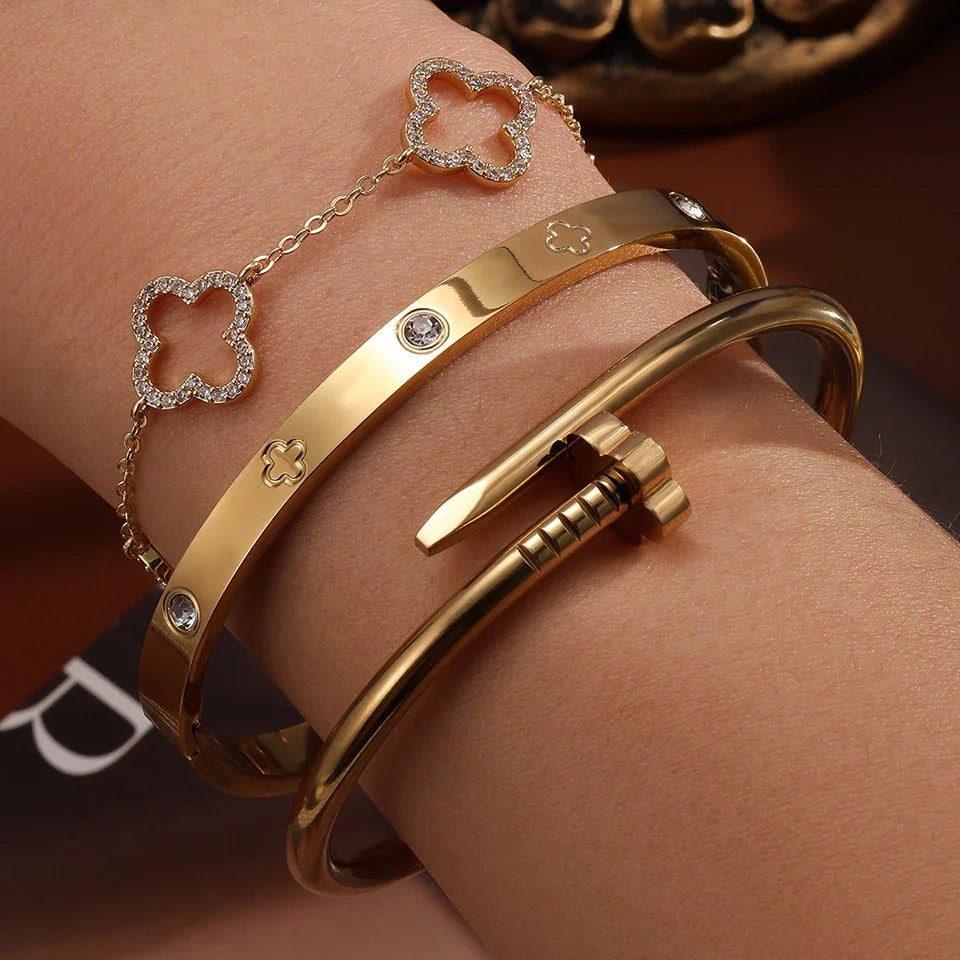 Elegant Flower Charm Bracelet